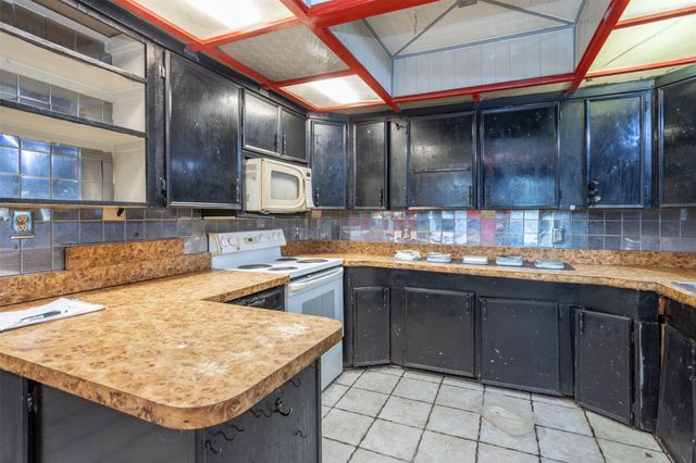 2730 Maverick Lane, Aubrey, TX 76227