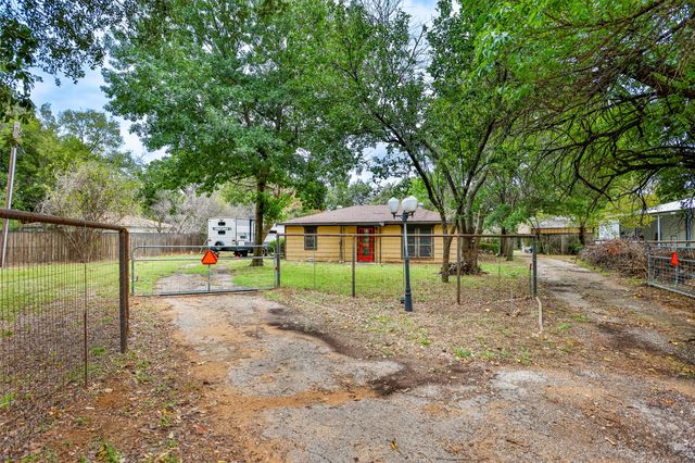 2730 Maverick Lane, Aubrey, TX 76227