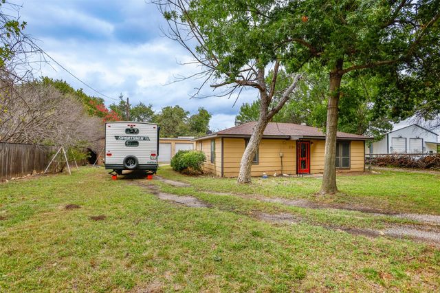 2730 Maverick Lane, Aubrey, TX 76227