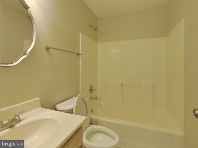 7902 HEATHERLEIGH PL, White Plains, MD 20695