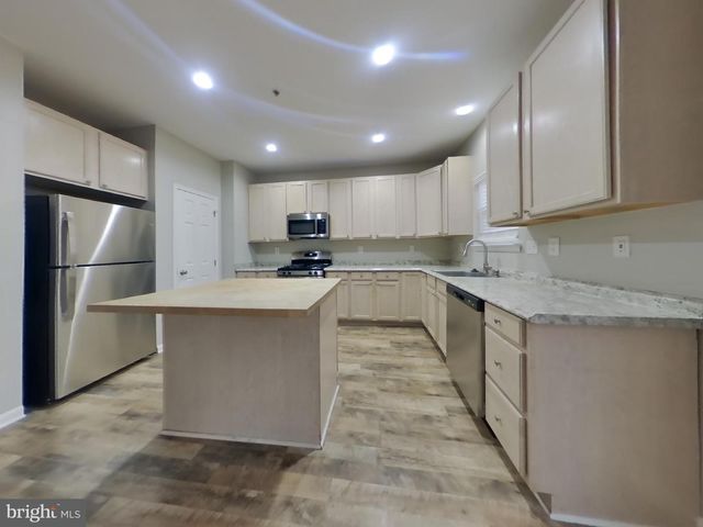 7902 HEATHERLEIGH PL, White Plains, MD 20695