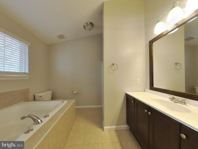 7902 HEATHERLEIGH PL, White Plains, MD 20695