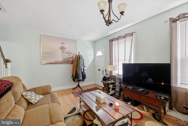 2442 E GORDON ST, Philadelphia, PA 19125