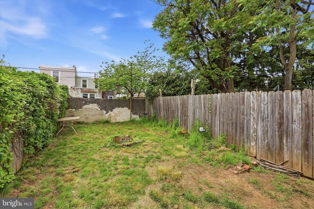 2442 E GORDON ST, Philadelphia, PA 19125
