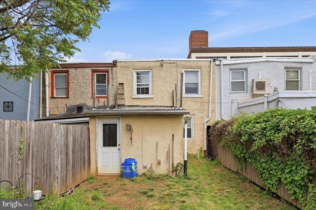 2442 E GORDON ST, Philadelphia, PA 19125