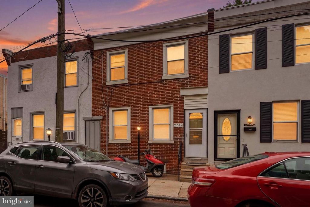 2442 E GORDON ST, Philadelphia, PA 19125
