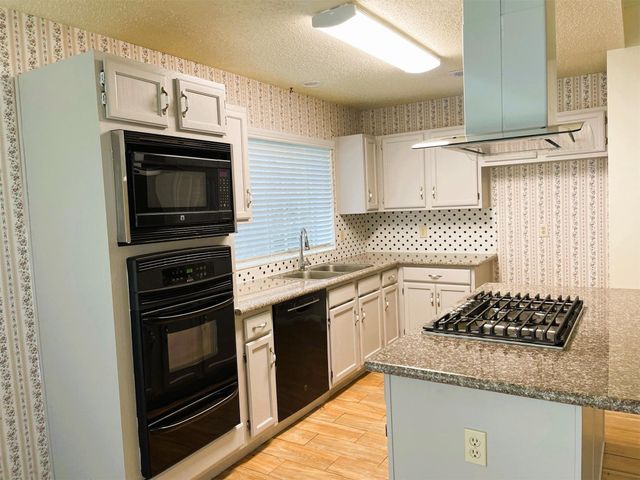 107 S Village Knoll Circle, The Woodlands, TX 77381