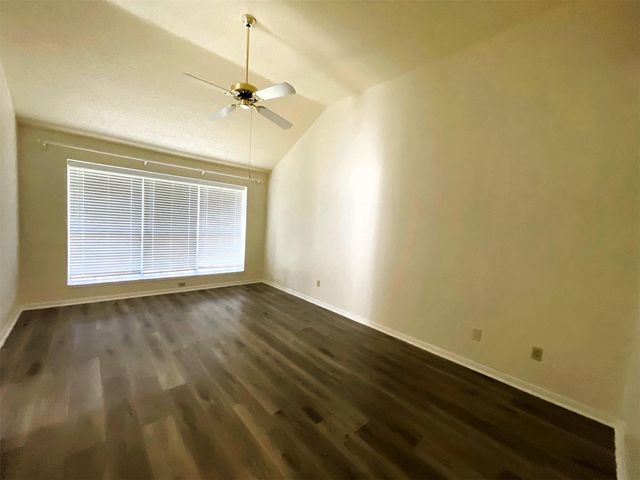 107 S Village Knoll Circle, The Woodlands, TX 77381