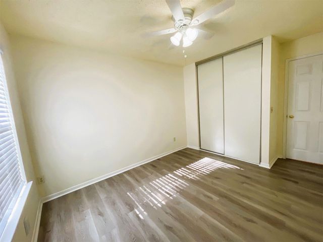 107 S Village Knoll Circle, The Woodlands, TX 77381