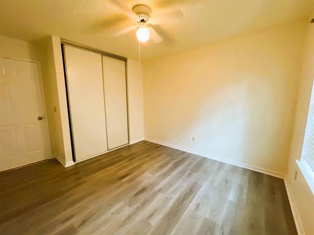 107 S Village Knoll Circle, The Woodlands, TX 77381