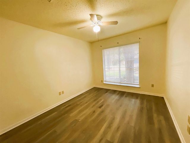 107 S Village Knoll Circle, The Woodlands, TX 77381