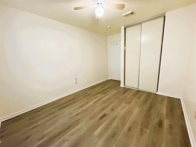 107 S Village Knoll Circle, The Woodlands, TX 77381