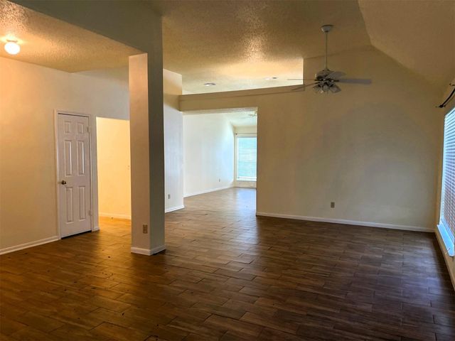 107 S Village Knoll Circle, The Woodlands, TX 77381