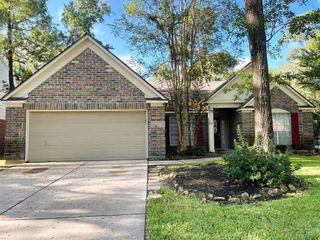 107 S Village Knoll Circle, The Woodlands, TX 77381