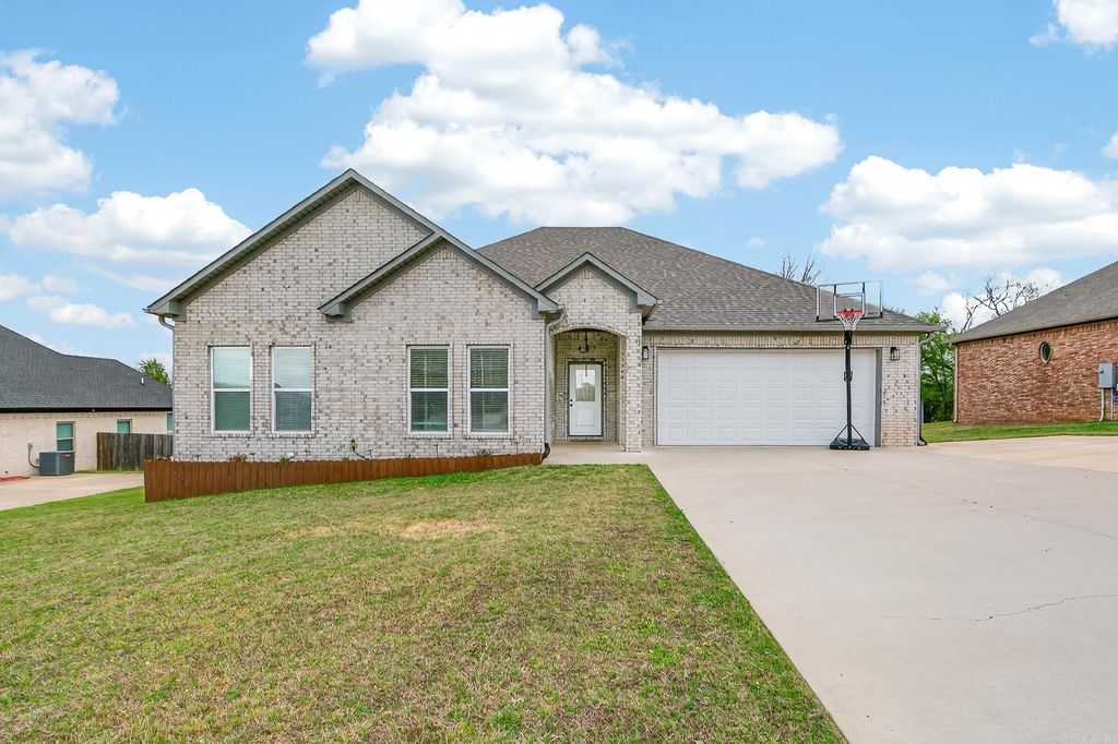 1590 Alamosa Drive, Cabot, AR 72023