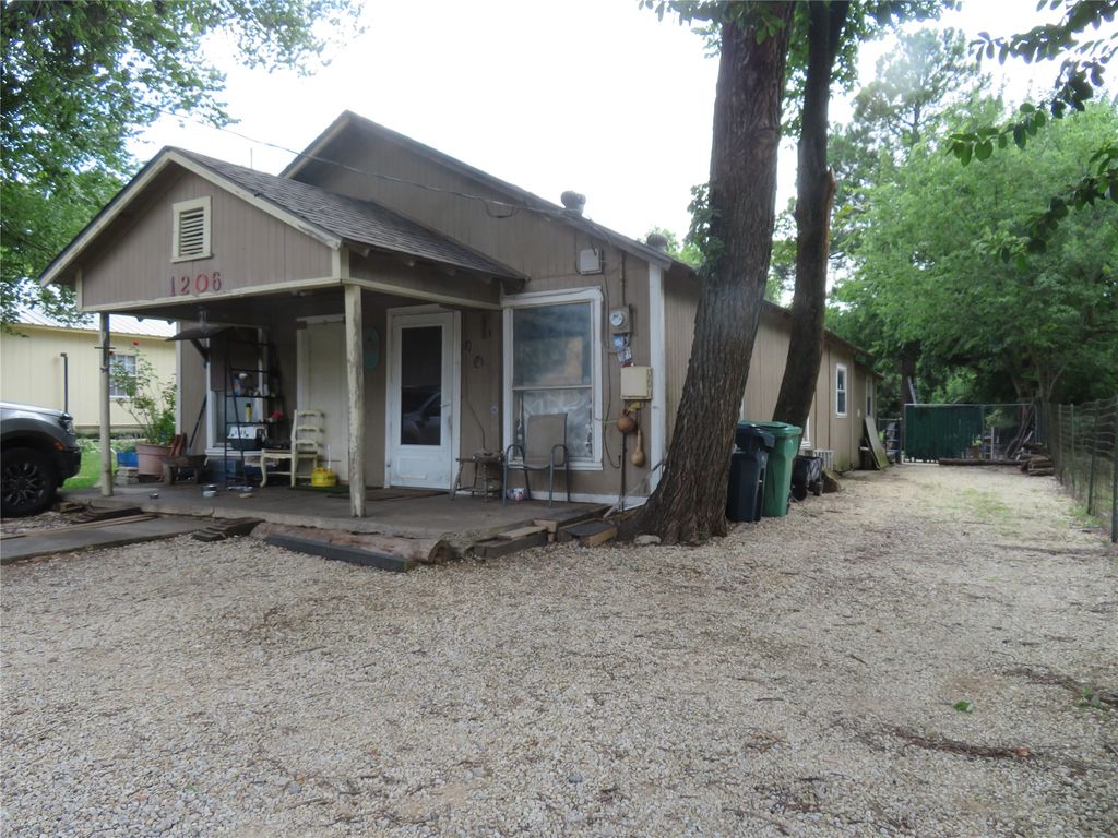 1206 Johnson Street, Denton, TX 76205