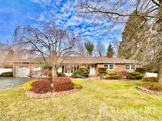 20 Gillen Drive, Sayreville, NJ 08859