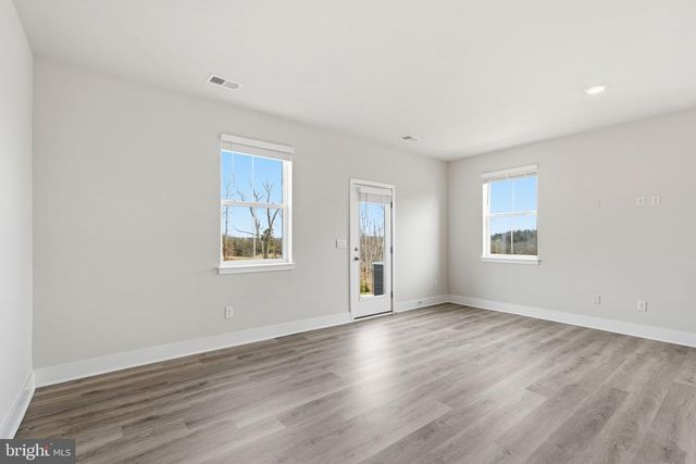 100 POMO LN, Winchester, VA 22602