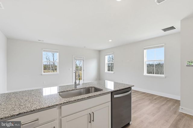 100 POMO LN, Winchester, VA 22602