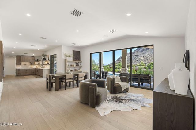 3500 E LINCOLN Drive 26, Phoenix, AZ 85018