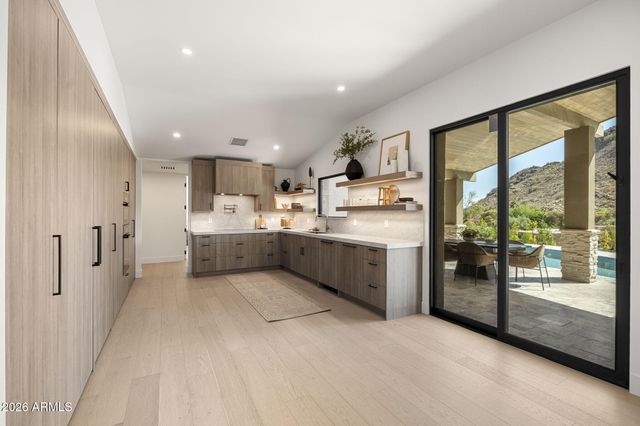 3500 E LINCOLN Drive 26, Phoenix, AZ 85018