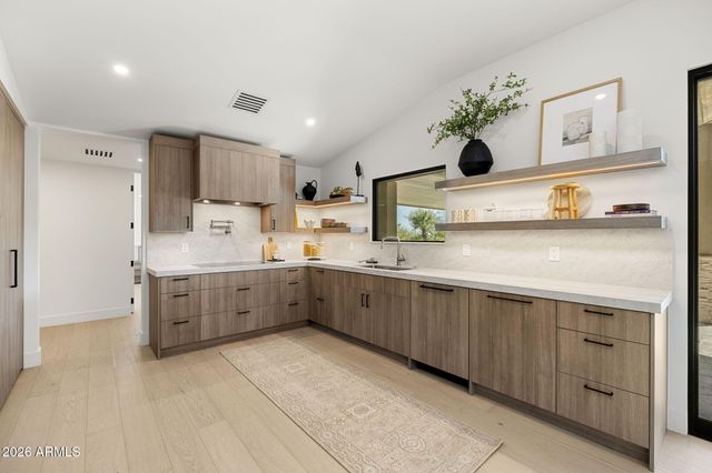 3500 E LINCOLN Drive 26, Phoenix, AZ 85018