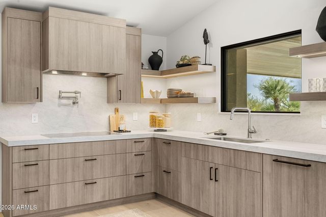 3500 E LINCOLN Drive 26, Phoenix, AZ 85018