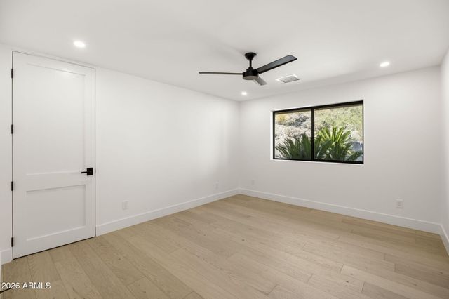 3500 E LINCOLN Drive 26, Phoenix, AZ 85018