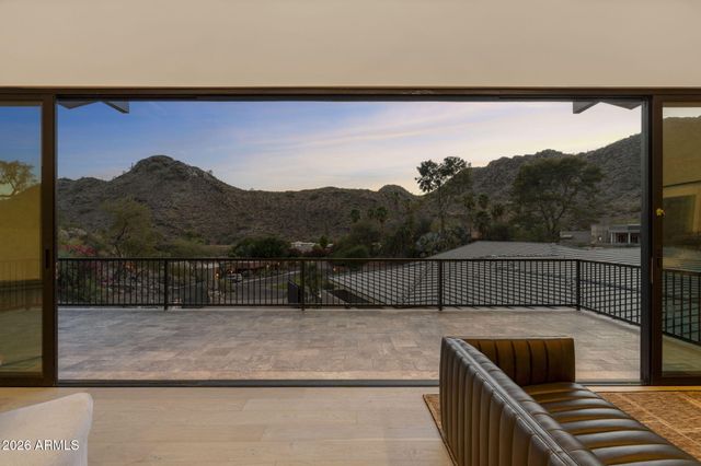 3500 E LINCOLN Drive 26, Phoenix, AZ 85018