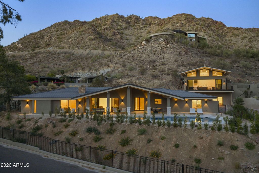 3500 E LINCOLN Drive 26, Phoenix, AZ 85018