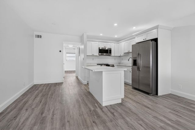 100 SHORE Court 311, North Palm Beach, FL 33408