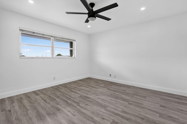 100 SHORE Court 311, North Palm Beach, FL 33408