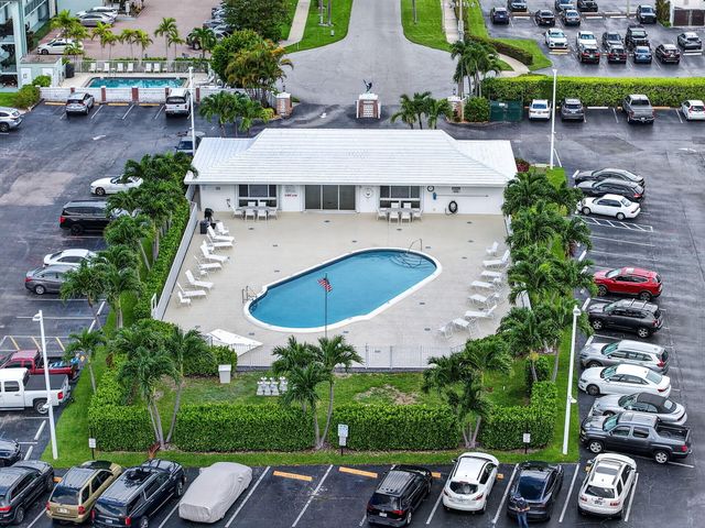 100 SHORE Court 311, North Palm Beach, FL 33408