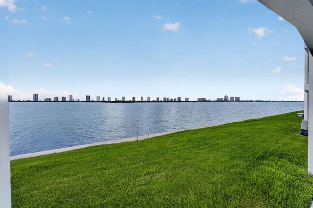 100 SHORE Court 311, North Palm Beach, FL 33408
