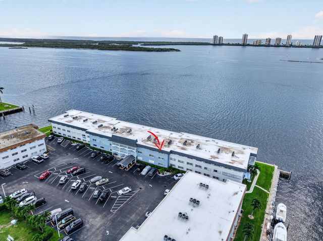 100 SHORE Court 311, North Palm Beach, FL 33408