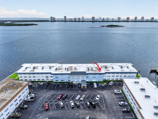 100 SHORE Court 311, North Palm Beach, FL 33408