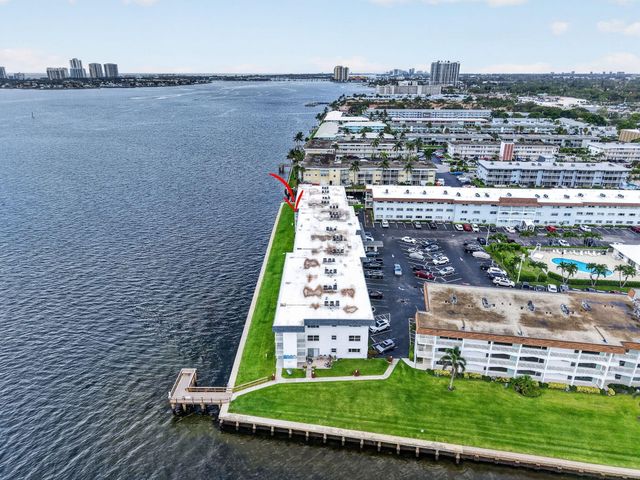 100 SHORE Court 311, North Palm Beach, FL 33408