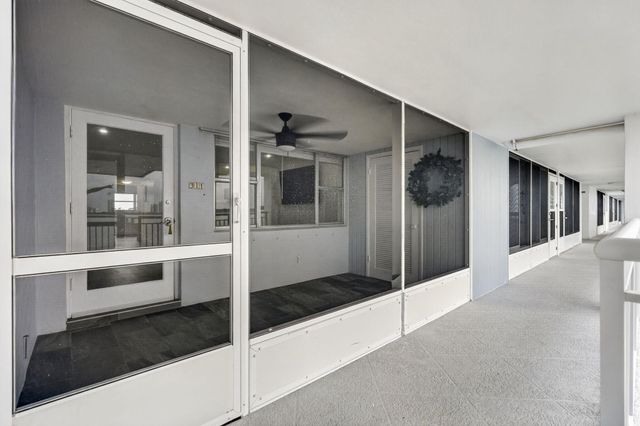 100 SHORE Court 311, North Palm Beach, FL 33408