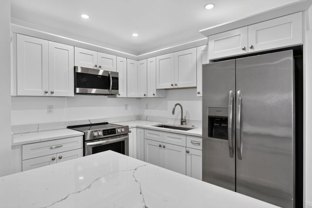 100 SHORE Court 311, North Palm Beach, FL 33408