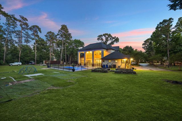 1030 Trailwood Estates Drive, Magnolia, TX 77354