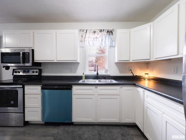 713 PEKIN Avenue, Creve Coeur, IL 61610