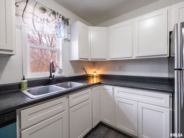 713 PEKIN Avenue, Creve Coeur, IL 61610