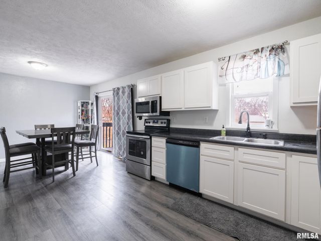 713 PEKIN Avenue, Creve Coeur, IL 61610