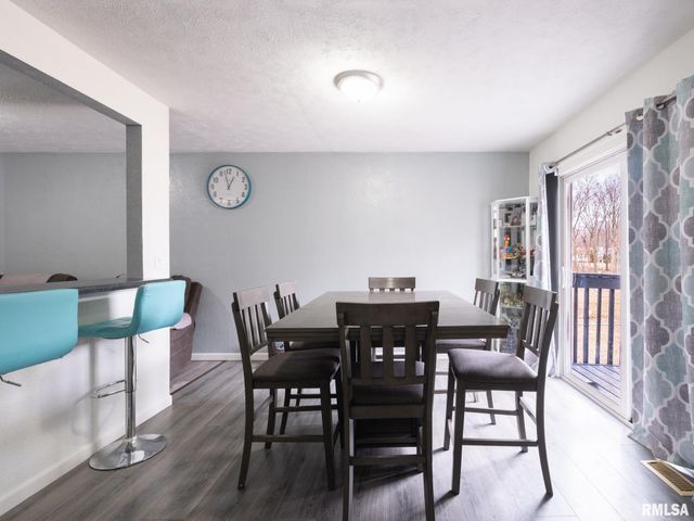 713 PEKIN Avenue, Creve Coeur, IL 61610