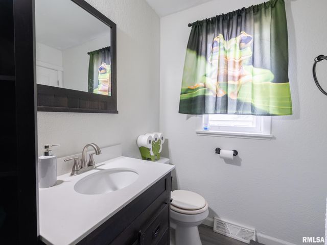 713 PEKIN Avenue, Creve Coeur, IL 61610