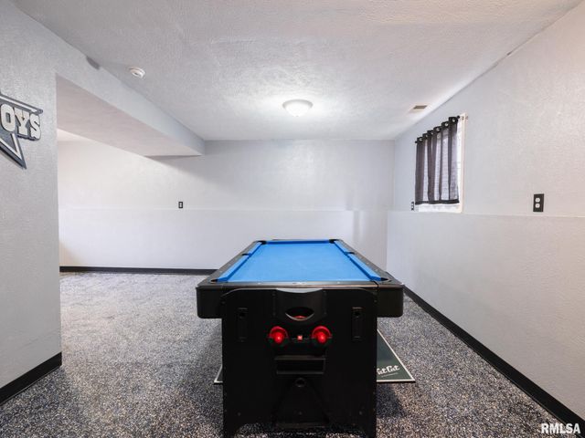 713 PEKIN Avenue, Creve Coeur, IL 61610