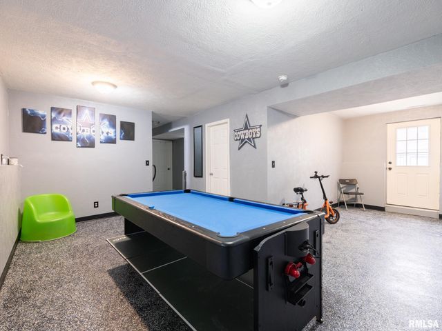 713 PEKIN Avenue, Creve Coeur, IL 61610