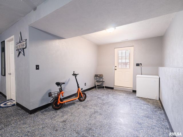 713 PEKIN Avenue, Creve Coeur, IL 61610