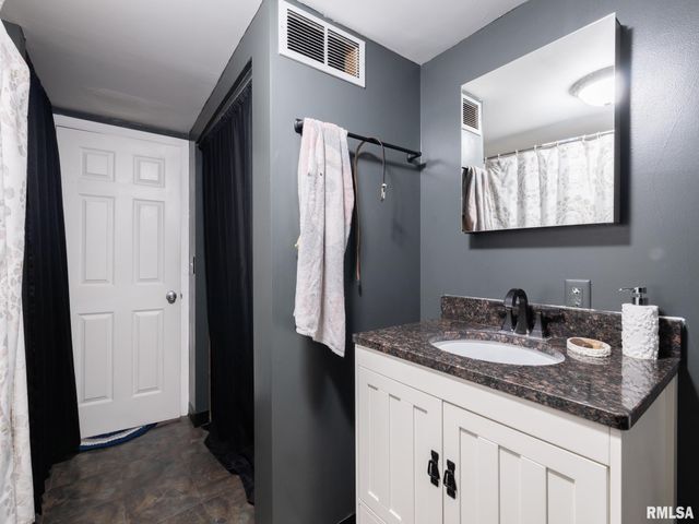 713 PEKIN Avenue, Creve Coeur, IL 61610