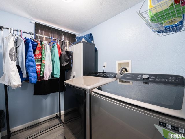 713 PEKIN Avenue, Creve Coeur, IL 61610